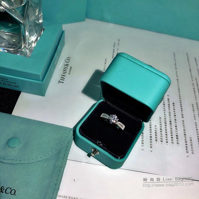 Tiffany純銀飾品 蒂芙尼女士專櫃爆款Setting六爪鑲嵌鑽石戒指  zgt1680